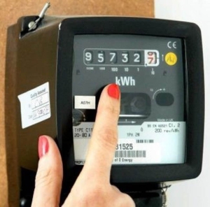 Kiểm tra điện năng tiêu thụ hằng tháng có bị hao phí so với điện năng sử dụng thực tế